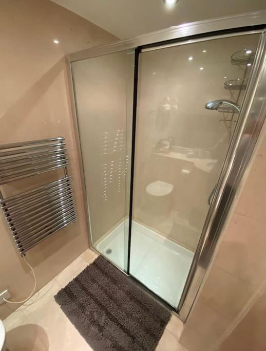 Spacious Flat In The Most Desirable Area Of Londra Exterior foto